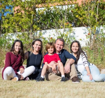 A joyful family enjoying sunny moments in a lush Portuguese garden.